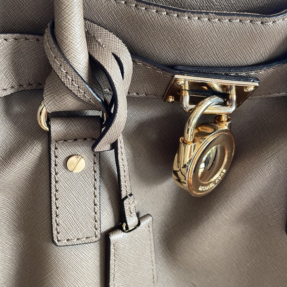 Michael Kors Tan Leather Purse 12in X 12in - Picture 6 of 6